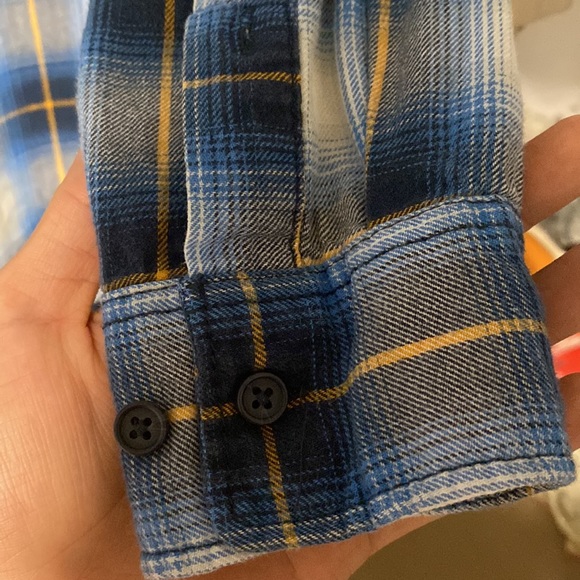 H&M Blue and Cream RARE flannel. Great layer piece for casual style and layering - Picture 5 of 5
